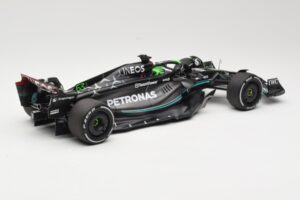 Mercedes AMG Petronas W14 E Performance #63 G. Russell Bahrain GP 2023 Minichamps 1:18 110230163 Kov – obrázek 2 z 6