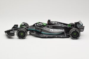 Mercedes AMG Petronas W14 E Performance #63 G. Russell Bahrain GP 2023 Minichamps 1:18 110230163 Kov – obrázek 3 z 6