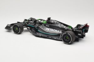 Mercedes AMG Petronas W14 E Performance #63 G. Russell Bahrain GP 2023 Minichamps 1:18 110230163 Kov – obrázek 5 z 6
