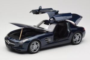 Mercedes SLS AMG C197 Blue Metallic Minichamps 1:18 180039021 Kov – obrázek 2 z 8