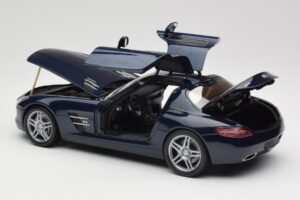 Mercedes SLS AMG C197 Blue Metallic Minichamps 1:18 180039021 Kov – obrázek 5 z 8