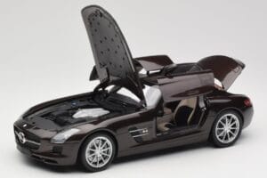 Mercedes AMG SLS C197 Brown Metallic Minichamps 1:18 100039028 Kov – obrázek 2 z 8