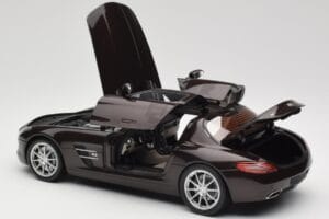 Mercedes AMG SLS C197 Brown Metallic Minichamps 1:18 100039028 Kov – obrázek 5 z 8