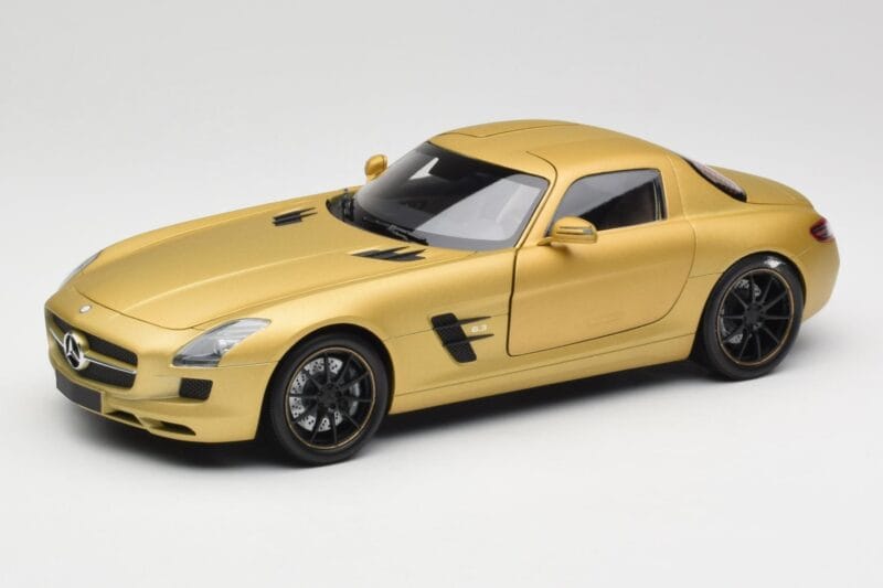 Mercedes AMG SLS C197 Zlatý Minichamps 1:18 100039024 Kov