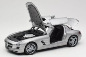 Mercedes AMG SLS C197 Grey Metallic Minichamps 1:18 100039025 Kov – obrázek 2 z 8