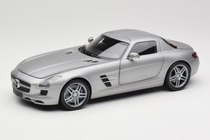 Mercedes AMG SLS C197 Grey Metallic Minichamps 1:18 100039025 Kov