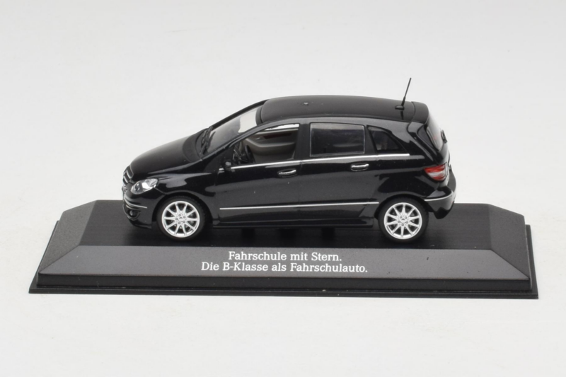 Mercedes B-Class W245 Autoškola Černý Minichamps 1:43 MB005 Kov