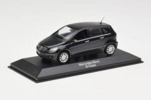 Mercedes B-Class W245 Cosmos Black Minichamps 1:43 B66962218 Kov – obrázek 2 z 4