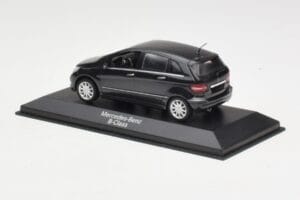 Mercedes B-Class W245 Cosmos Black Minichamps 1:43 B66962218 Kov – obrázek 3 z 4