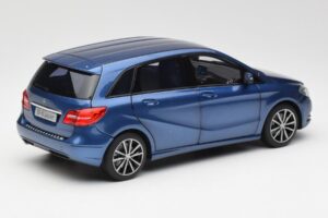 Mercedes B-Class W246 Lotus Modrý Metalíza Norev 1:18 B66961410 Kov – obrázek 3 z 8