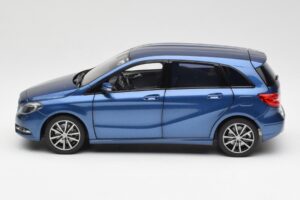 Mercedes B-Class W246 Lotus Modrý Metalíza Norev 1:18 B66961410 Kov – obrázek 4 z 8