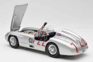 Mercedes 300 SLR W196S #722 S. Moss / D. Jenkinson Mille Miglia Winner 1955 Maisto 1:18 536887 Kov – obrázek 5 z 8