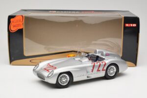 Mercedes 300 SLR W196S #722 S. Moss / D. Jenkinson Mille Miglia Winner 1955 Maisto 1:18 536887 Kov – obrázek 8 z 8