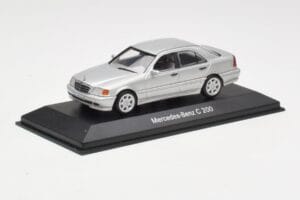 Mercedes C 200 W202 Iridium Silver Minichamps 1:43 B66040488 Kov – obrázek 2 z 4