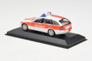 Mercedes C-Class S203 Notarzt Minichamps 1:43 430030190 Kov – obrázek 3 z 4