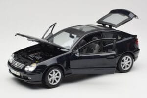 Mercedes C-Class Sports Coupe CL203 Modrý Maisto 1:18 B66962124 Kov – obrázek 2 z 8