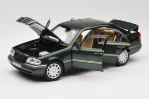 Mercedes C-Class W202 Malachite Green Norev 1:18 183372 Kov – obrázek 2 z 8