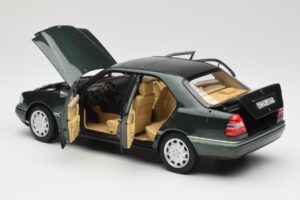 Mercedes C-Class W202 Malachite Green Norev 1:18 183372 Kov – obrázek 3 z 8