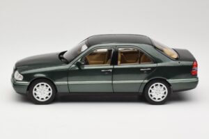 Mercedes C-Class W202 Malachite Green Norev 1:18 183372 Kov – obrázek 7 z 8