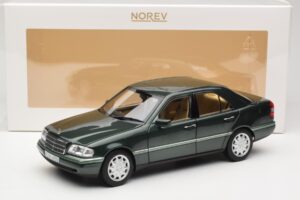 Mercedes C-Class W202 Malachite Green Norev 1:18 183372 Kov – obrázek 8 z 8