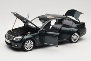 Mercedes C-Class W204 Avantgarde Tmavě Zelený AUTOart 1:18 B66962366 Kov – obrázek 3 z 8