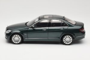 Mercedes C-Class W204 Avantgarde Tmavě Zelený AUTOart 1:18 B66962366 Kov – obrázek 4 z 8
