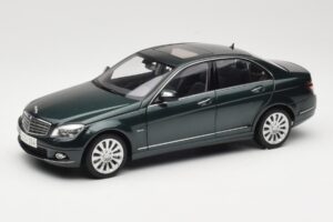 Mercedes C-Class W204 Avantgarde Tmavě Zelený AUTOart 1:18 B66962366 Kov