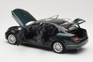 Mercedes C-Class W204 Avantgarde Tmavě Zelený AUTOart 1:18 B66962366 Kov – obrázek 5 z 8