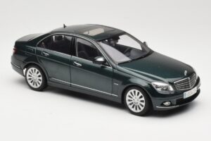 Mercedes C-Class W204 Avantgarde Tmavě Zelený AUTOart 1:18 B66962366 Kov – obrázek 6 z 8