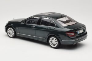 Mercedes C-Class W204 Avantgarde Tmavě Zelený AUTOart 1:18 B66962366 Kov – obrázek 7 z 8