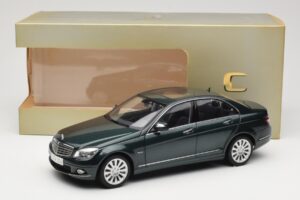 Mercedes C-Class W204 Avantgarde Tmavě Zelený AUTOart 1:18 B66962366 Kov – obrázek 8 z 8
