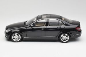 Mercedes C-Class W204 Avantgarde Obsidian Černý AUTOart 1:18 76264-R1 Kov – obrázek 4 z 8