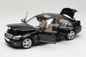 Mercedes C-Class W204 Obsidian Black AUTOart 1:18 B66962367 Kov – obrázek 2 z 8