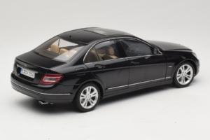 Mercedes C-Class W204 Obsidian Black AUTOart 1:18 B66962367 Kov – obrázek 3 z 8