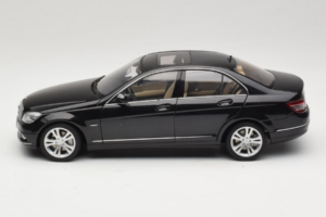 Mercedes C-Class W204 Obsidian Black AUTOart 1:18 B66962367 Kov – obrázek 4 z 8