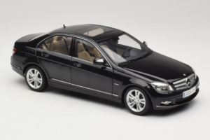 Mercedes C-Class W204 Obsidian Black AUTOart 1:18 B66962367 Kov – obrázek 6 z 8