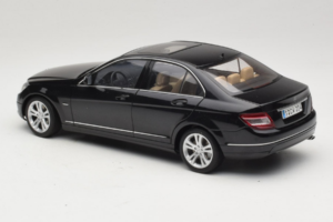 Mercedes C-Class W204 Obsidian Black AUTOart 1:18 B66962367 Kov – obrázek 7 z 8
