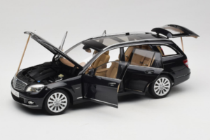 Mercedes C-Class W204 Estate Obsidian Black AUTOart 1:18 B66962349 Kov – obrázek 2 z 8