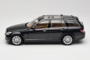 Mercedes C-Class W204 Estate Obsidian Black AUTOart 1:18 B66962349 Kov – obrázek 4 z 8