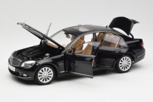 Mercedes C-Class W204 Obsidian Černý AUTOart 1:18 B66962365 Kov – obrázek 2 z 8