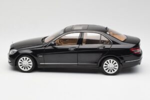 Mercedes C-Class W204 Obsidian Černý AUTOart 1:18 B66962365 Kov – obrázek 4 z 8
