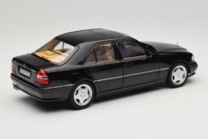 Mercedes C36 AMG W202 Obsidian Black Metallic Norev 1:18 183381 Kov – obrázek 3 z 8