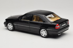 Mercedes C36 AMG W202 Obsidian Black Metallic Norev 1:18 183381 Kov – obrázek 7 z 8