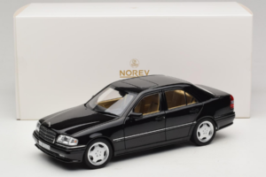 Mercedes C36 AMG W202 Obsidian Black Metallic Norev 1:18 183381 Kov – obrázek 8 z 8