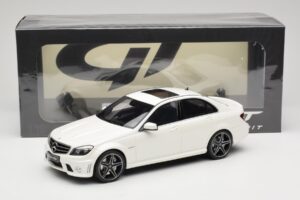 Mercedes C63 AMG W204 Diamond White GT Spirit 1:18 GT928 Pryskyřice – obrázek 6 z 6