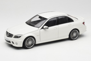 Mercedes AMG C63 W204 Bílý AUTOart 1:18 72674-R1 Kov