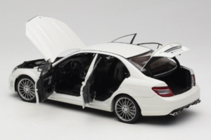 Mercedes AMG C63 W204 Bílý AUTOart 1:18 72674-R1 Kov – obrázek 5 z 8