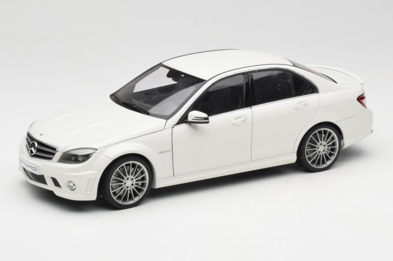 Mercedes AMG C63 W204 Bílý AUTOart 1:18 72674-R1 Kov