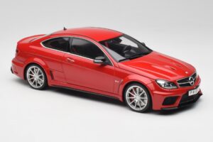 Mercedes AMG C63 W204 Červený 2nd Choice GT Spirit 1:18 GT065-D1 Pryskyřice – obrázek 4 z 6