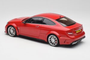 Mercedes AMG C63 W204 Červený 2nd Choice GT Spirit 1:18 GT065-D1 Pryskyřice – obrázek 5 z 6